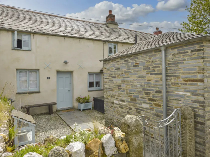 3 Newhall Green - Image 1