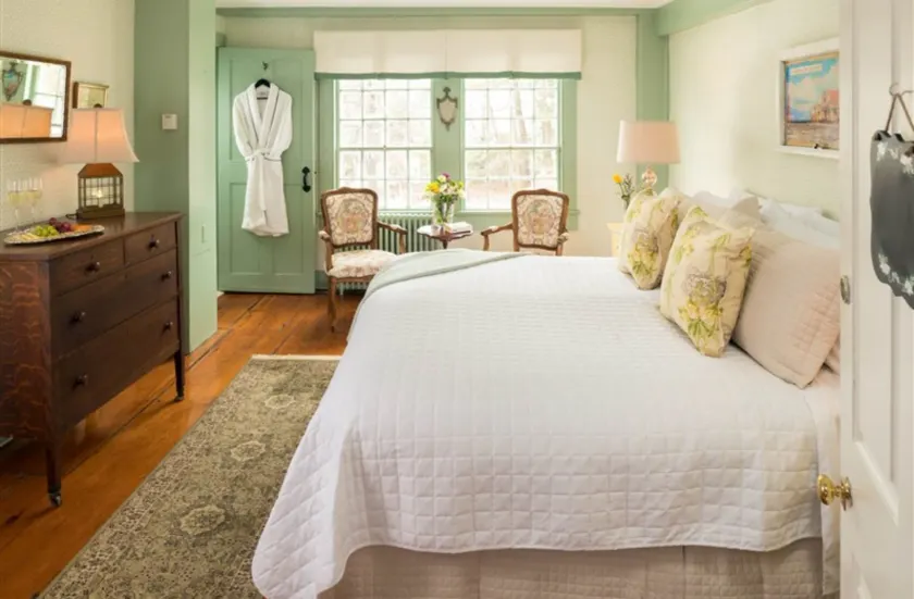 Waldo Emerson Inn - Image 1