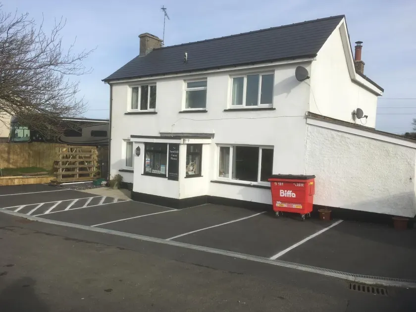 Sandyhill Guest House - Image 1