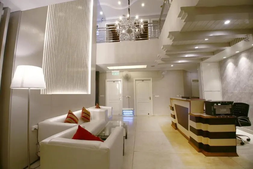 Hotel Diamond Plaza - Image 1