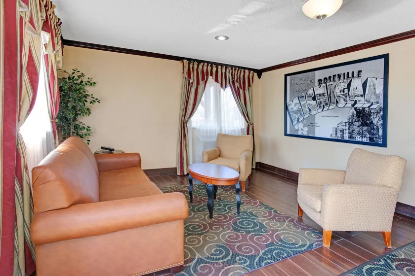 Super 8 by Wyndham Roseville/Detroit Area - Hall