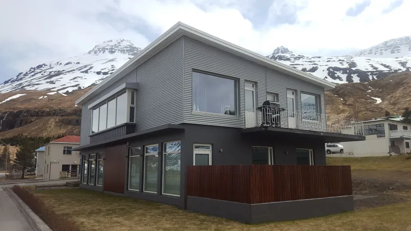 Seydisfjördur Apartment - Image 1