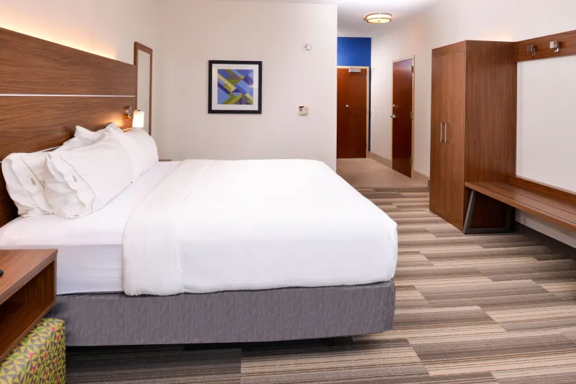 Holiday Inn Express Hotel & Suites Urbana-Champaign-U of I Area by IHG - Zimmer