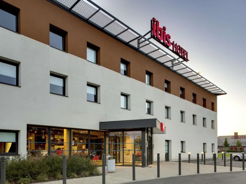 ibis Montceau les Mines - Image 1