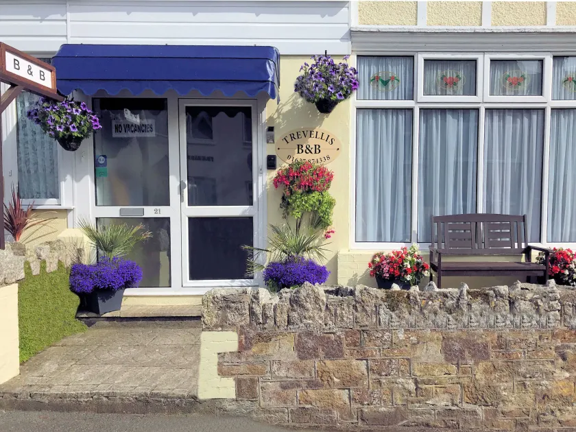 Trevellis Guest House - Image 1