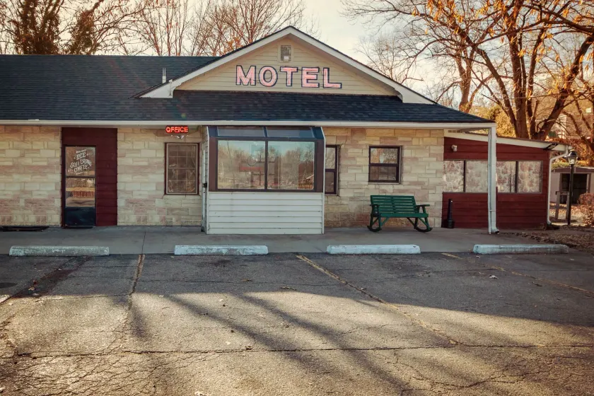 Simmer Motel - Image 1