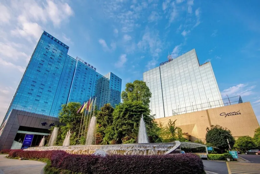 Chengdu CYNN Hotel - Image 1