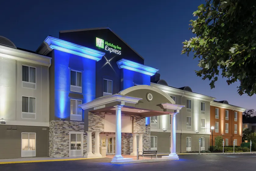 Holiday Inn Express & Suites Philadelphia - Mt Laurel by IHG - Image 1