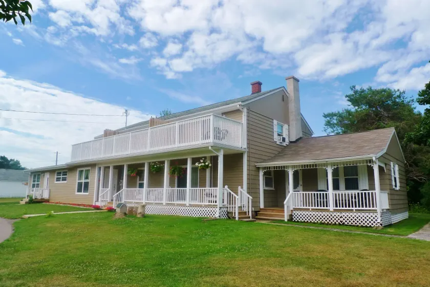 Cavendish Breeze Inn - Image 1