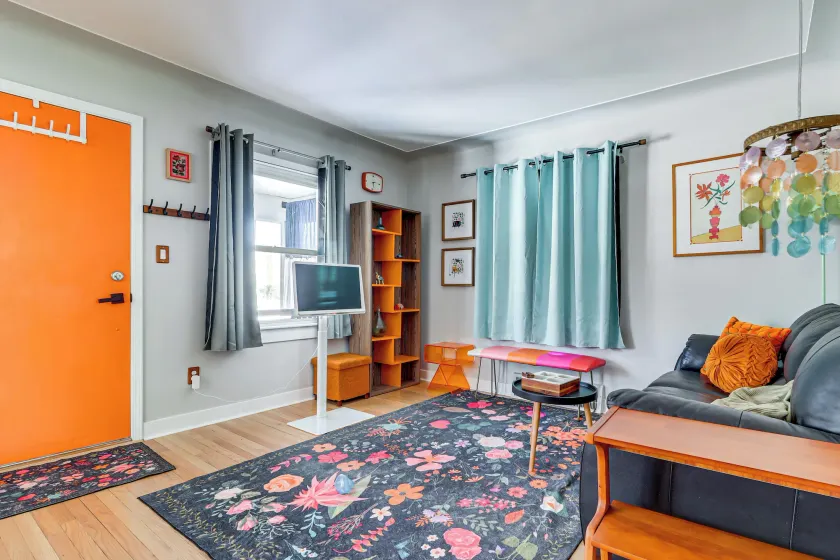 Families Welcome! Colorful Berkley Home w/ Yard - Image 1