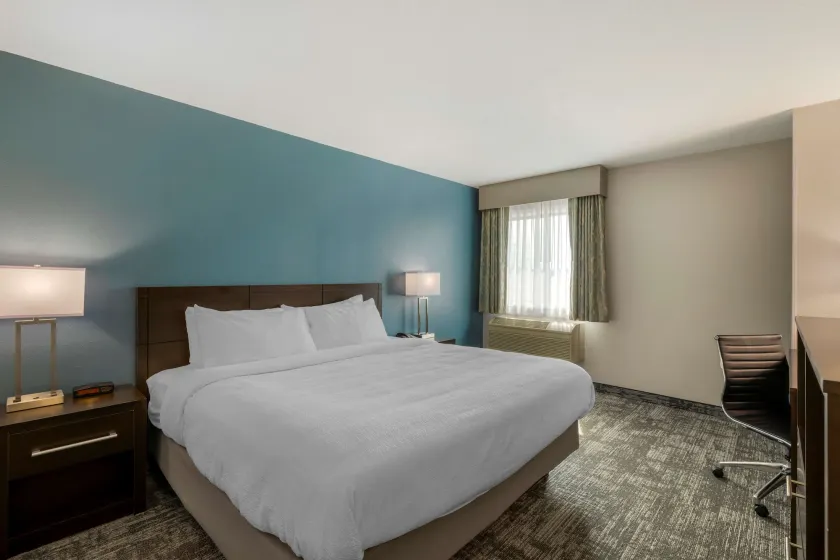 Best Western Watertown Inn & Suites - Image 1