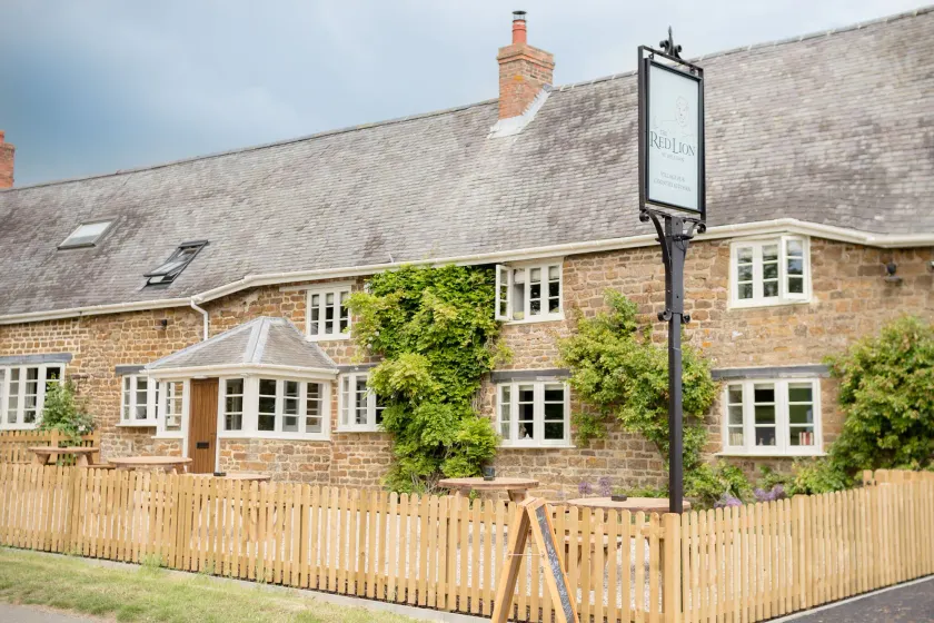 The Red Lion at Hellidon - Image 1