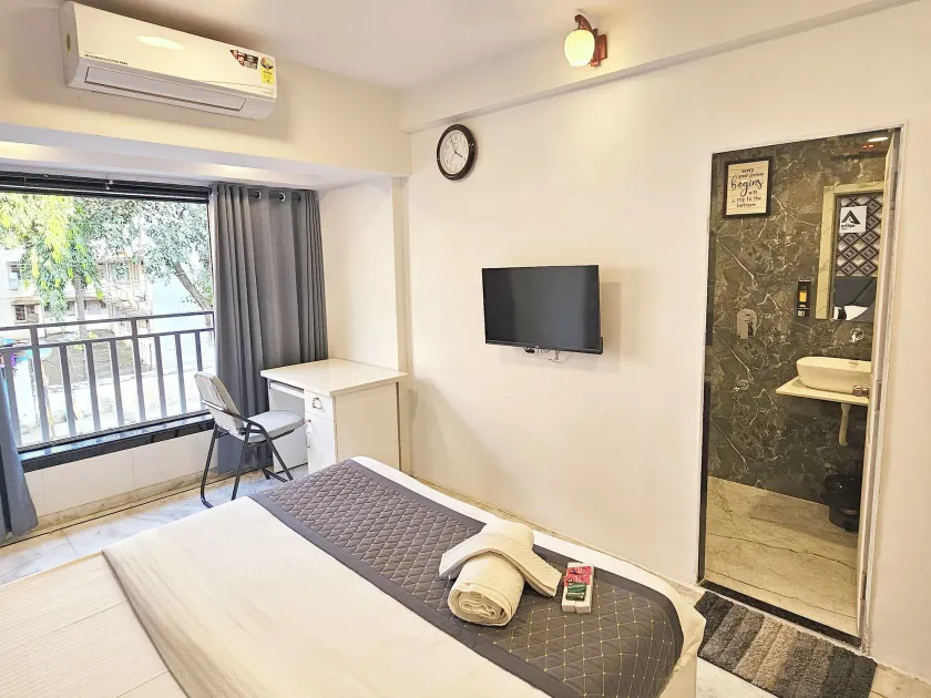 Astha Kandivali Service Apartment - Image 1
