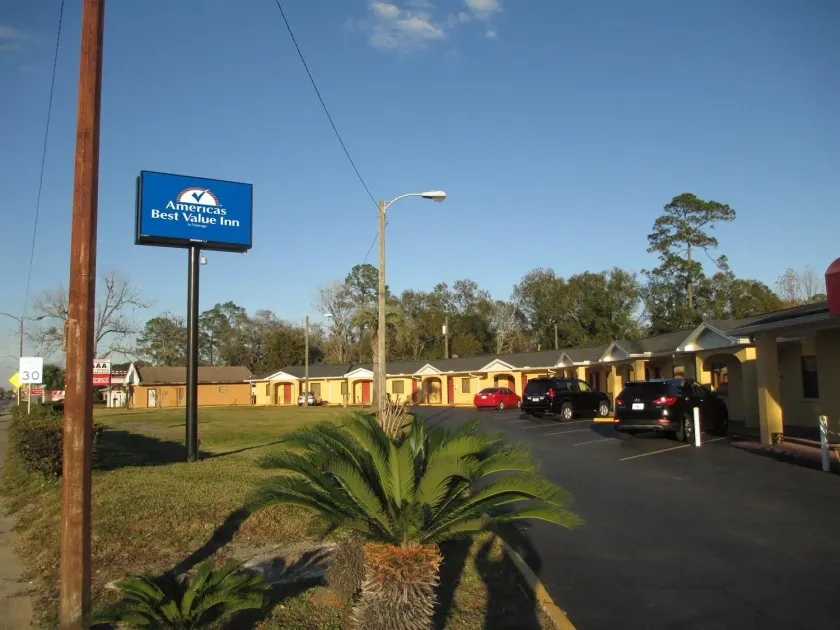 Americas Best Value Inn Starke - Image 1