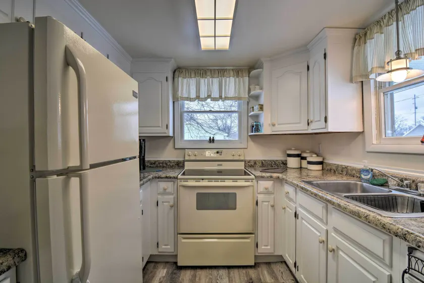 Hip Downtown Cottage - Walk to Beach, Pier, Dining - Interiør