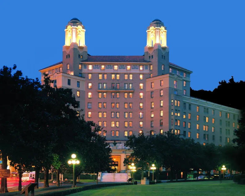 Arlington Resort Hotel & Spa - Image 1