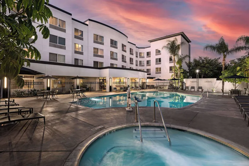 Courtyard by Marriott Anaheim Resort/Convention Center - Image 1