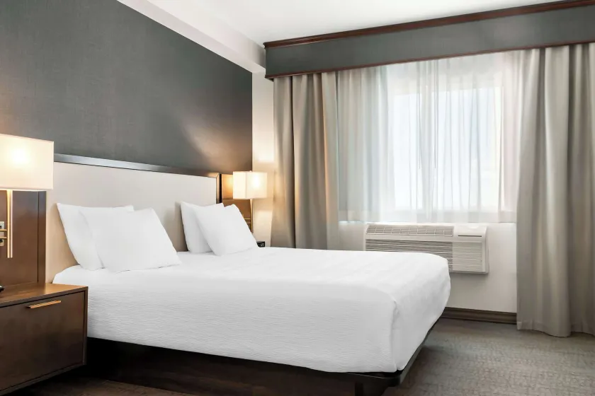 Best Western Plus Morden - Image 1