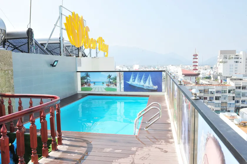 Sen Vàng Luxury Hotel - Image 1