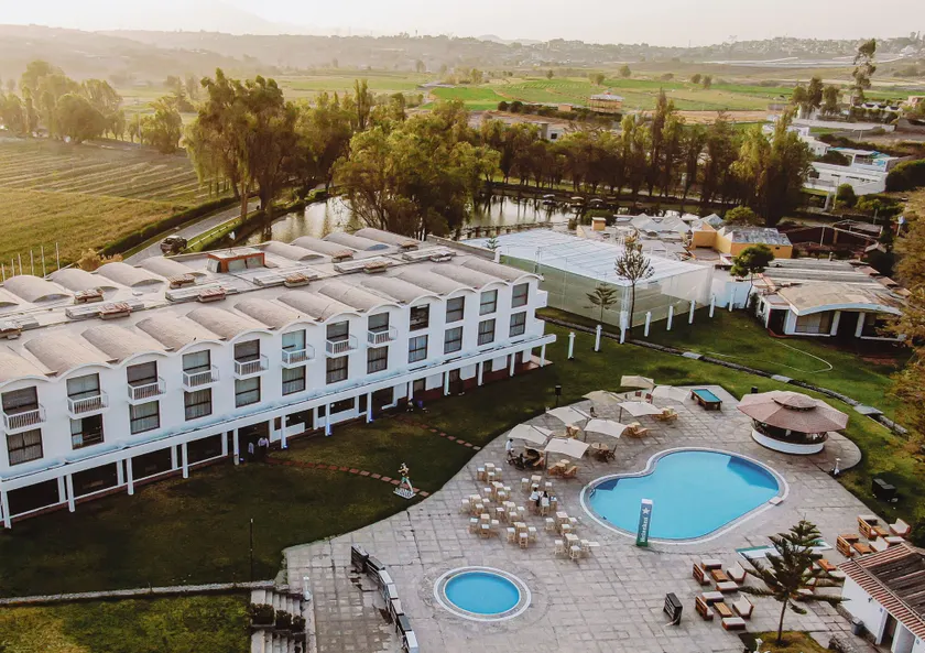 El LAGO HOTEL by Luoxo - Image 1