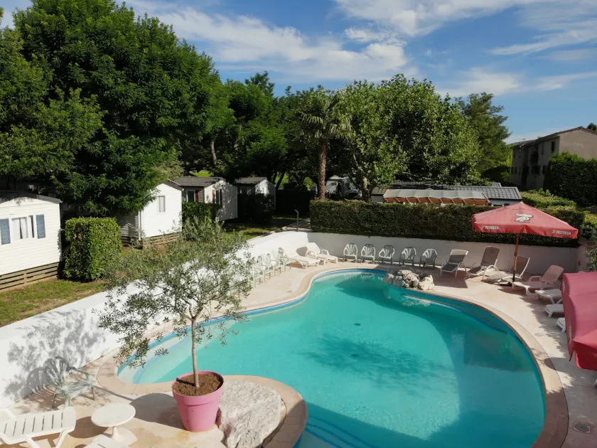 Mobil-home avec jardin, terrasse et barbecue - Image 1