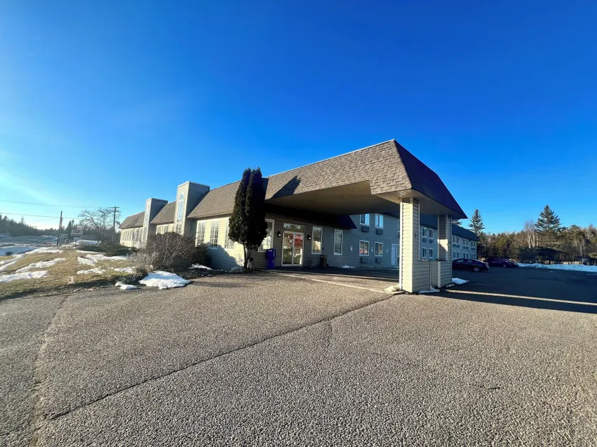 Cedarville Hotel - Image 1