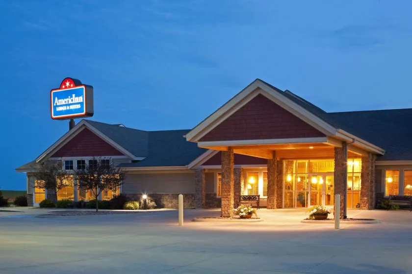 AmericInn by Wyndham Anamosa - Image 1