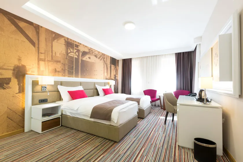Hotel TESLA - Smart Stay Garni - Image 1
