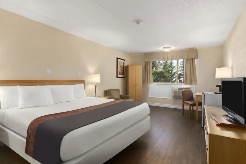 Days Inn by Wyndham Bridgewater Conference Center - Image 1