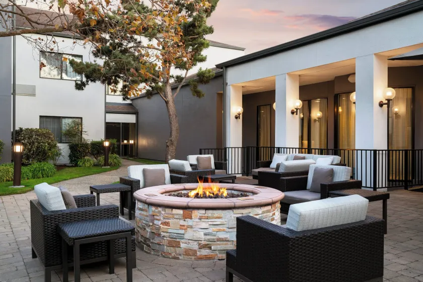 Courtyard by Marriott San Francisco Airport - Image 1