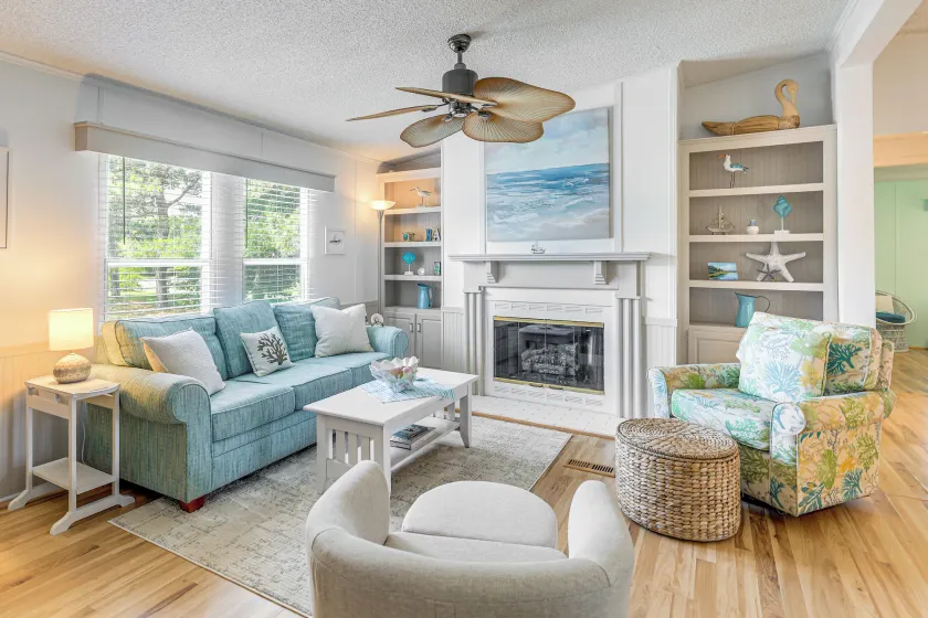 2 Blocks to Crystal Coast: Family-friendly Retreat - Image 1