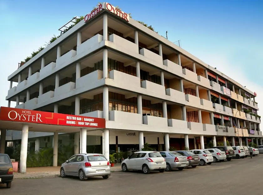 Hotel Oyster - Image 1