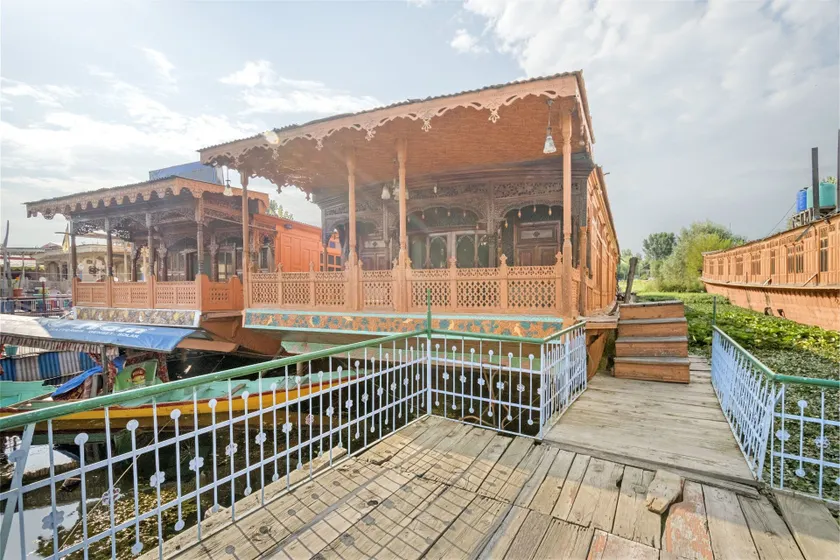 GuestHouser 3 BHK Houseboat d520 - Image 1