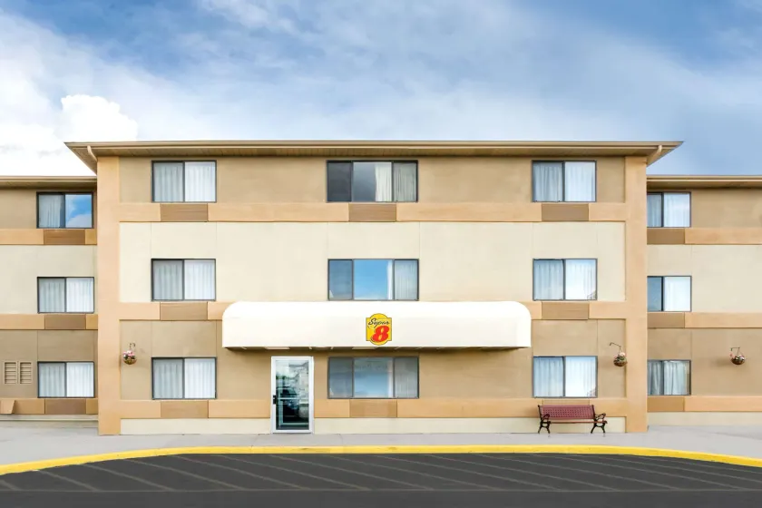 Super 8 by Wyndham Cedar City - Image 1