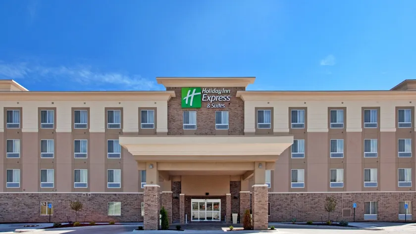 Holiday Inn Express & Suites Topeka North by IHG - Image 1