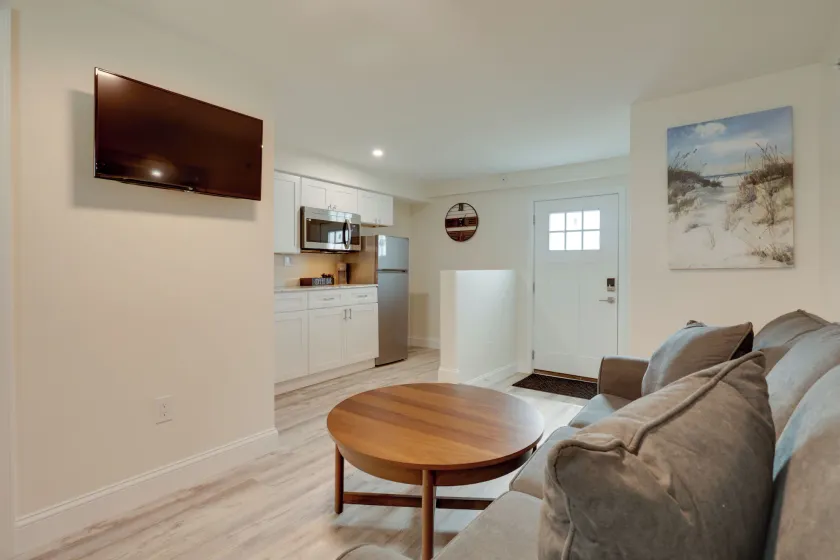 3 Mi to Main Street: Newly Renovated Wareham Apt! - Image 1