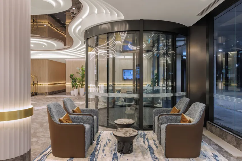 Meriton Suites Broadbeach - Image 1