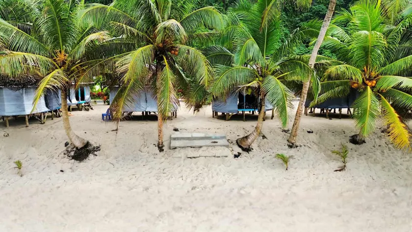 Jaymy Beach Fales - Image 1