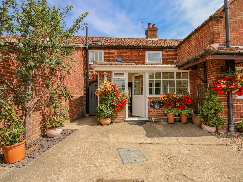 Holly Cottage - Image 1