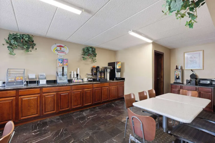 Super 8 by Wyndham Fort Mitchell Cincinnati Area - Image 1