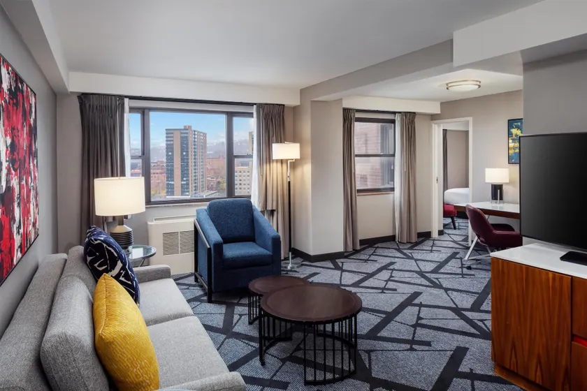 DoubleTree by Hilton Hotel & Suites Pittsburgh Downtown - Image 1
