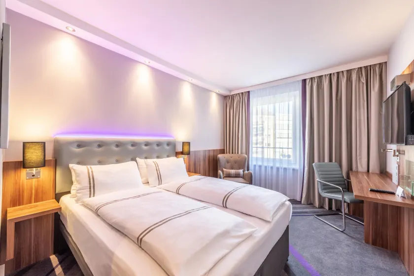 Premier Inn Düsseldorf City Centre - Image 1