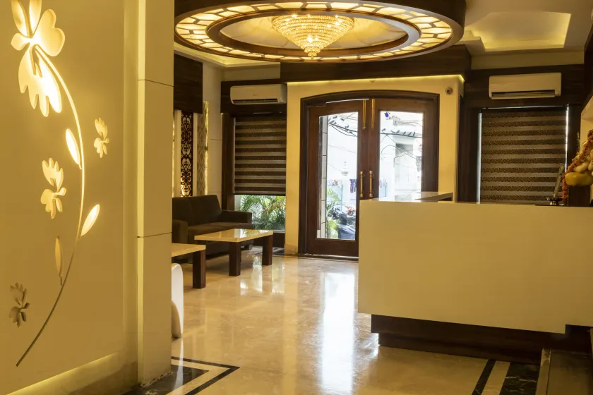 Hotel Le Golden - Image 1