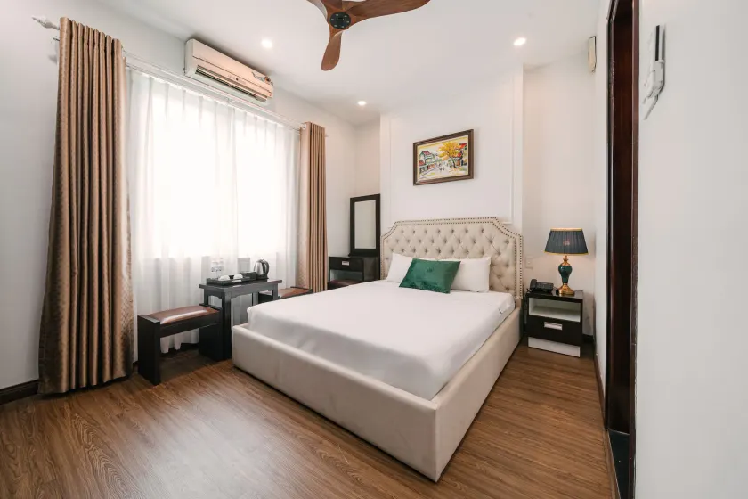 Bay Luxury Chariot Boutique Hotel - 235 Pho Hue - Image 1