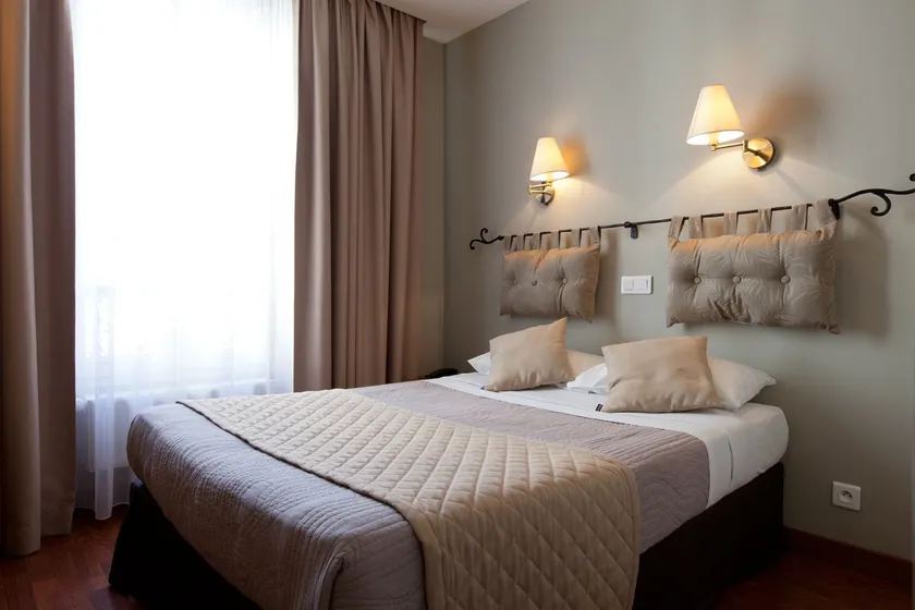 Hotel COSMOTEL MARAIS REPUBLIQUE PARIS - Image 1