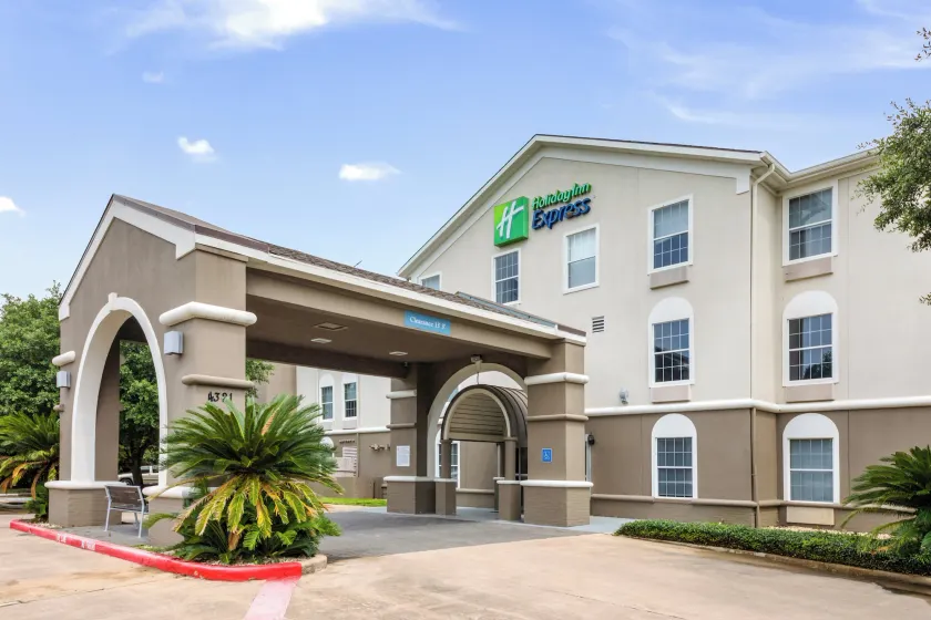 Holiday Inn Express Hotel & Suites Columbus by IHG - Image 1