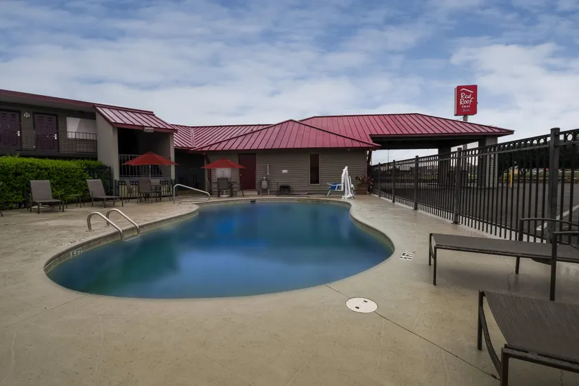 Red Roof Inn Dothan - Image 1