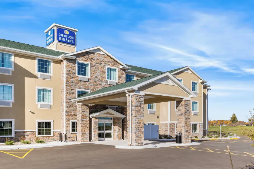 Cobblestone Hotel & Suites Denmark - Green Bay - Image 1