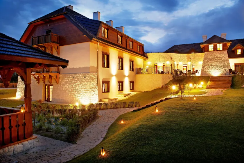 Hotel Kazimierzówka - Image 1