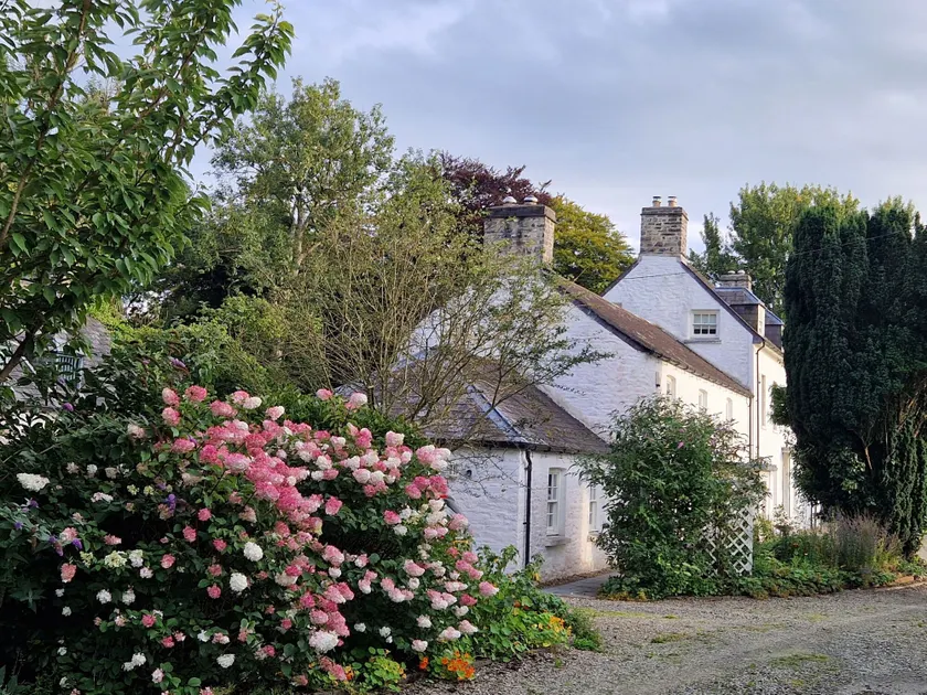 Secret Garden Cottage - Image 1